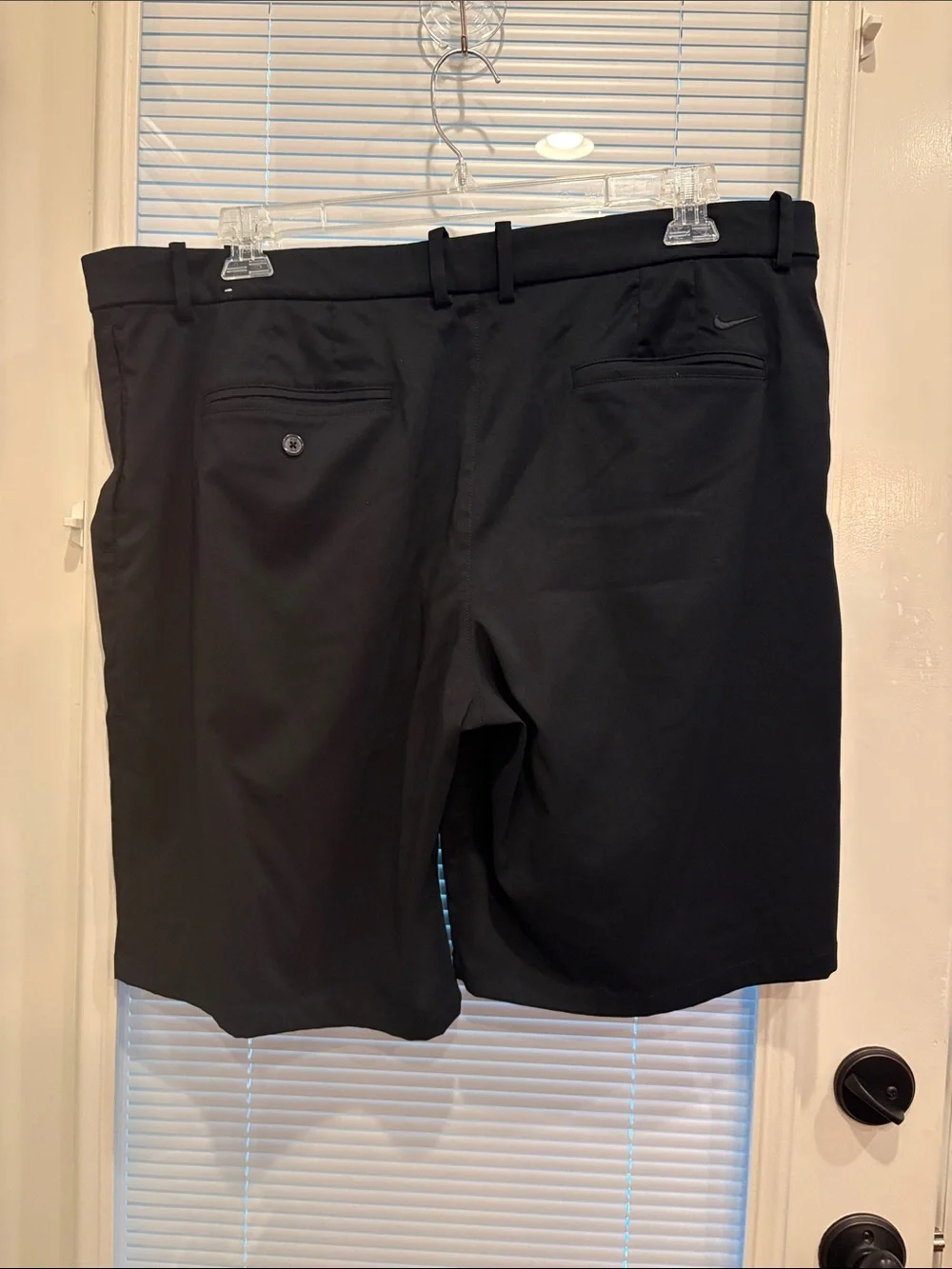 Nike Men's Black Flat Front Dry Fit Performance Golf Shorts sz 40 Waist - Picture 2 of 12